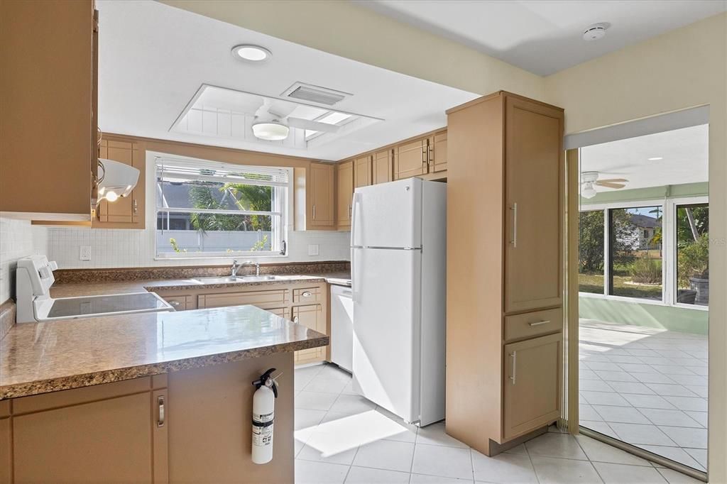 For Sale: $275,000 (3 beds, 2 baths, 1371 Square Feet)