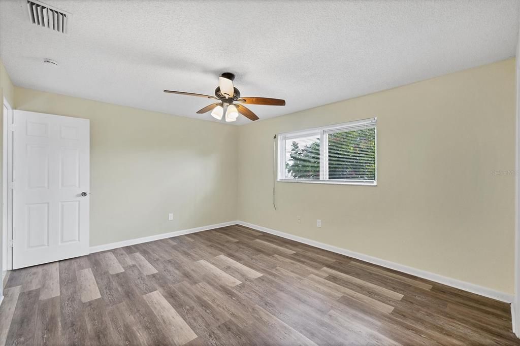 For Sale: $275,000 (3 beds, 2 baths, 1371 Square Feet)