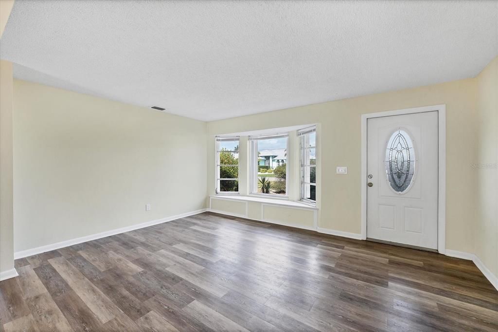 For Sale: $275,000 (3 beds, 2 baths, 1371 Square Feet)