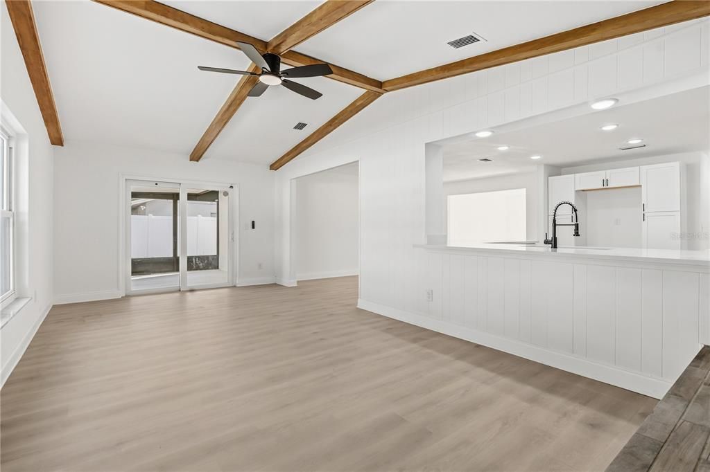 待售: $659,900 (4 贝兹, 2 浴室, 2096 平方英尺)