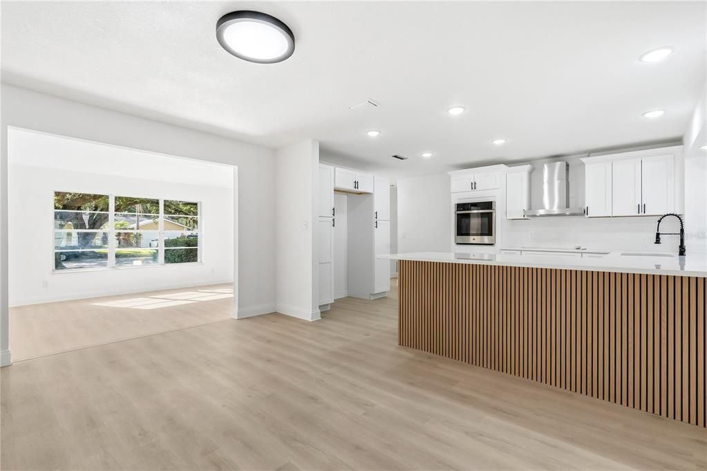 待售: $659,900 (4 贝兹, 2 浴室, 2096 平方英尺)