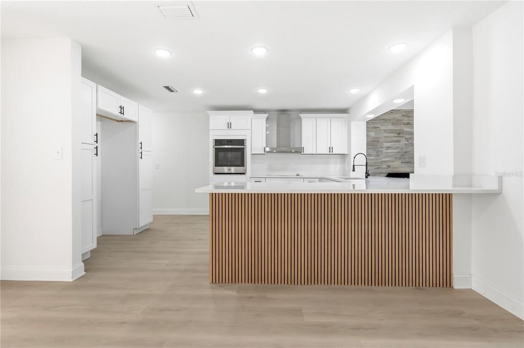 待售: $659,900 (4 贝兹, 2 浴室, 2096 平方英尺)