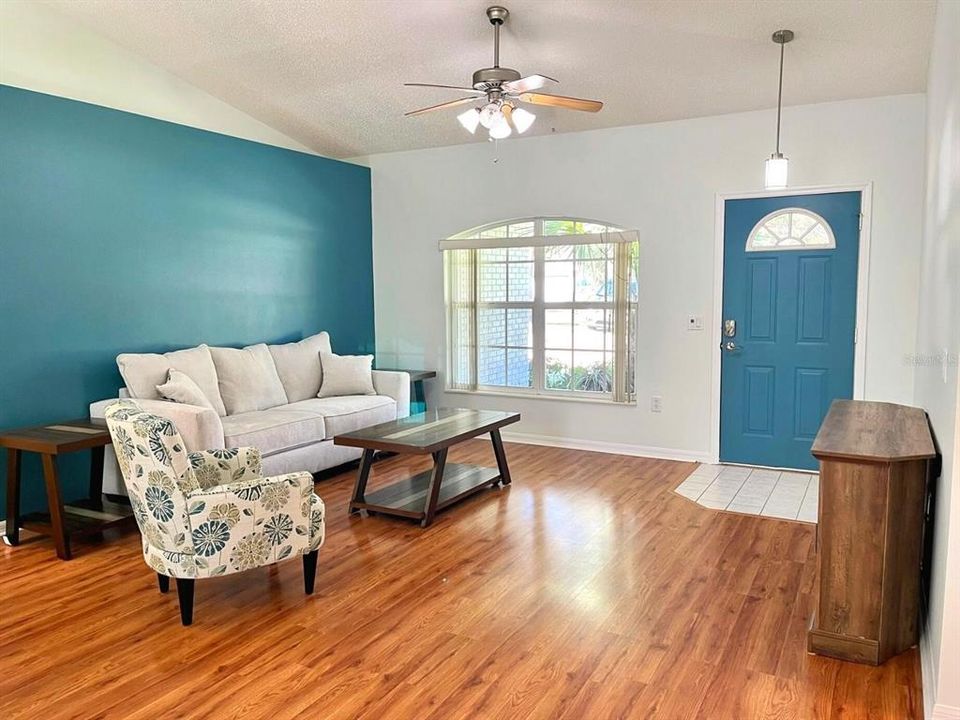 На продажу: $325,000 (3 спален, 2 ванн, 1172 Квадратных фут)