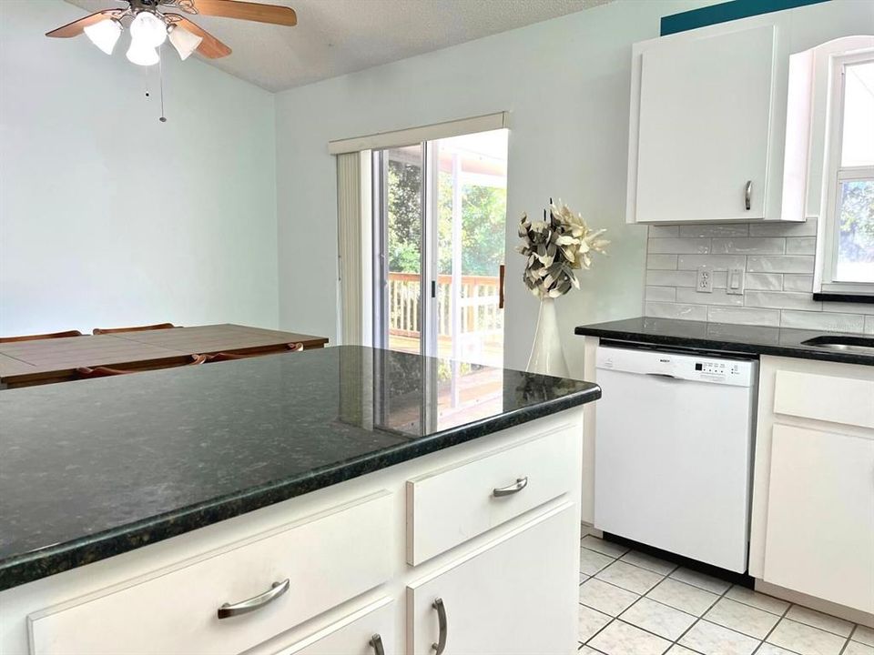 На продажу: $325,000 (3 спален, 2 ванн, 1172 Квадратных фут)