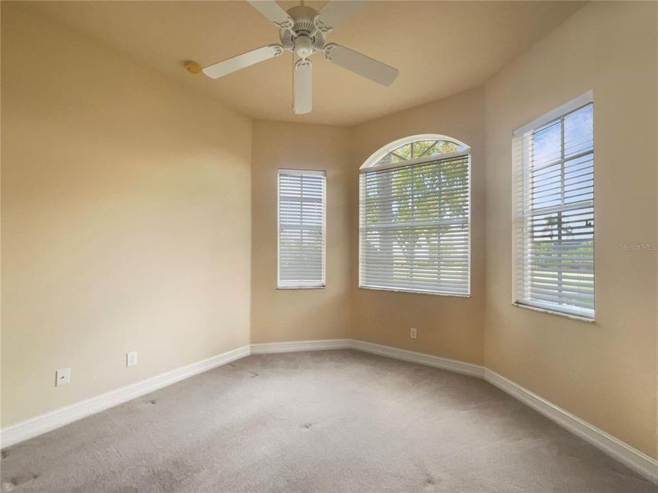 En Venta: $420,000 (3 camas, 3 baños, 2685 Pies cuadrados)