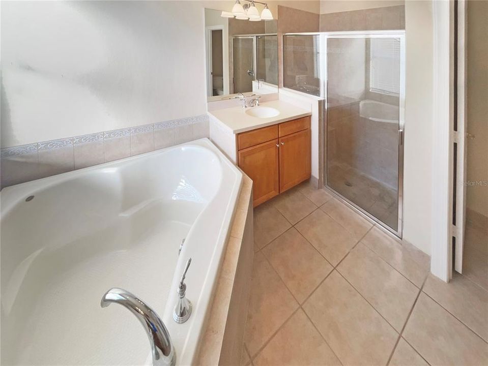 En Venta: $420,000 (3 camas, 3 baños, 2685 Pies cuadrados)