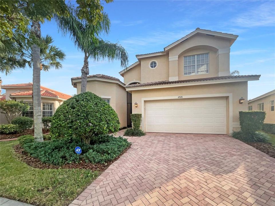 En Venta: $420,000 (3 camas, 3 baños, 2685 Pies cuadrados)