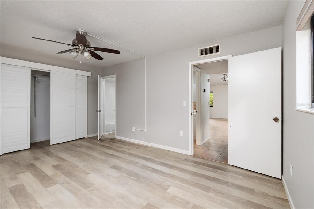 待售: $124,900 (1 贝兹, 1 浴室, 800 平方英尺)