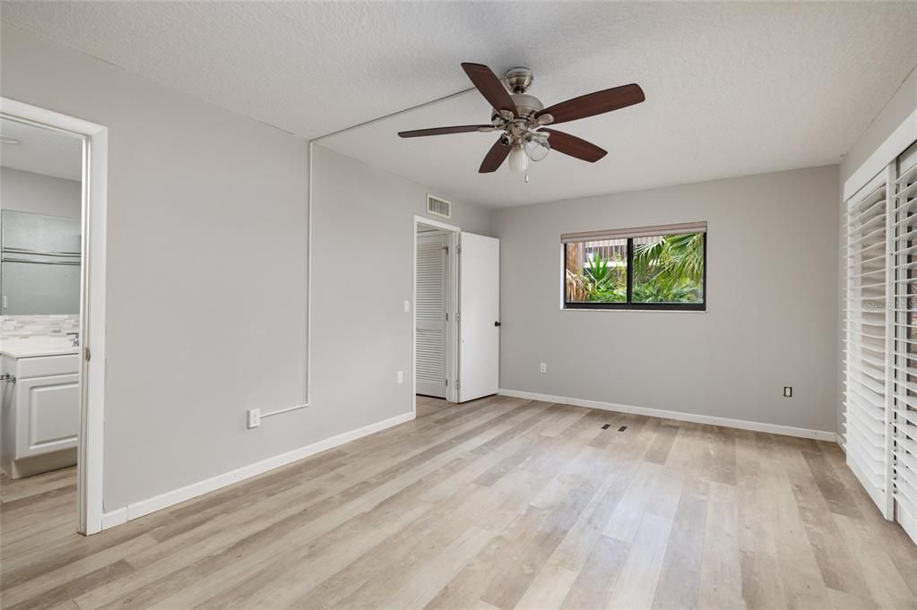 待售: $124,900 (1 贝兹, 1 浴室, 800 平方英尺)