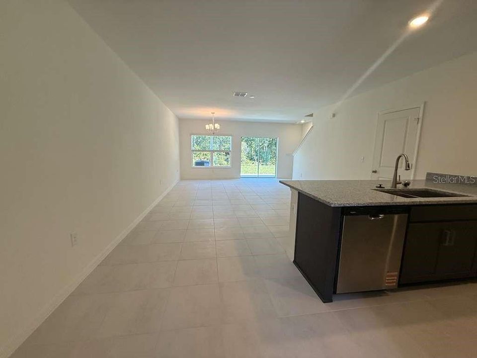 For Rent: $2,100 (3 beds, 2 baths, 1473 Square Feet)