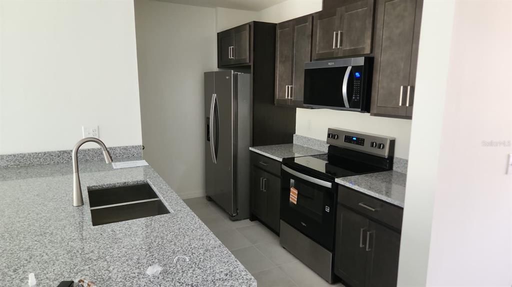 For Rent: $2,100 (3 beds, 2 baths, 1473 Square Feet)