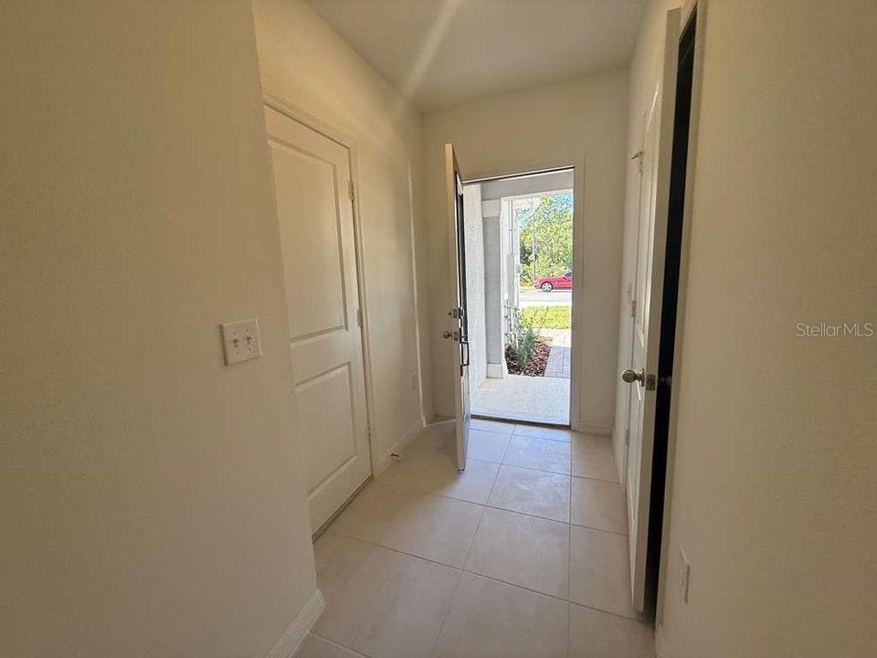 For Rent: $2,100 (3 beds, 2 baths, 1473 Square Feet)