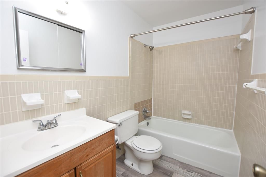 En Renta: $999 (1 camas, 1 baños, 1000 Pies cuadrados)