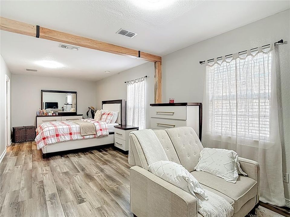 For Sale: $405,000 (4 beds, 2 baths, 1886 Square Feet)