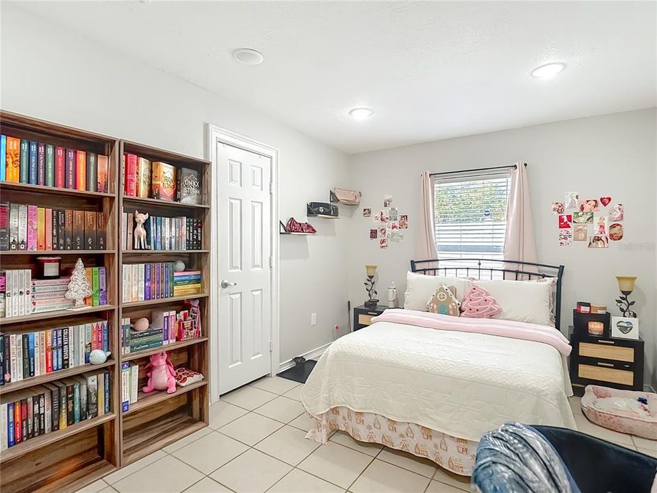 For Sale: $405,000 (4 beds, 2 baths, 1886 Square Feet)