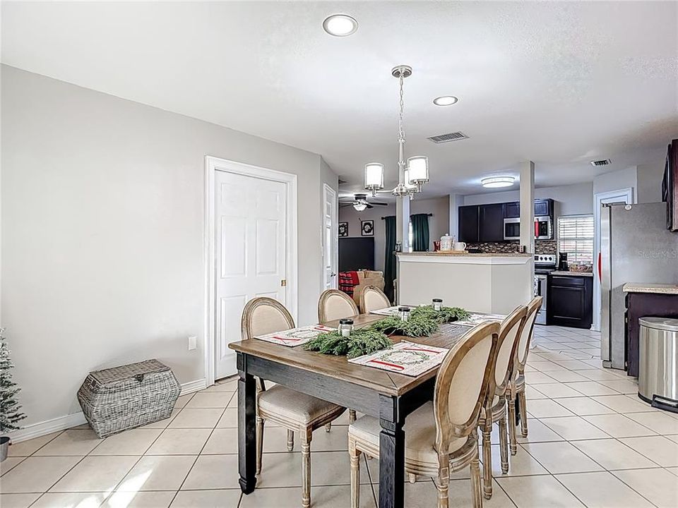 For Sale: $405,000 (4 beds, 2 baths, 1886 Square Feet)