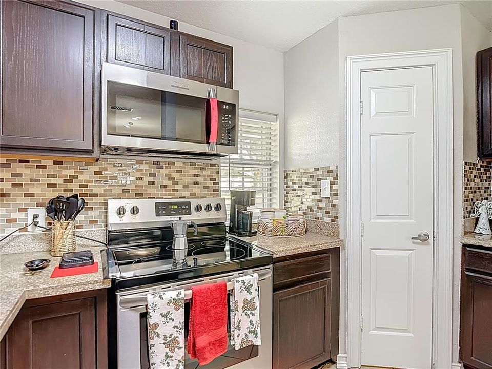 For Sale: $405,000 (4 beds, 2 baths, 1886 Square Feet)