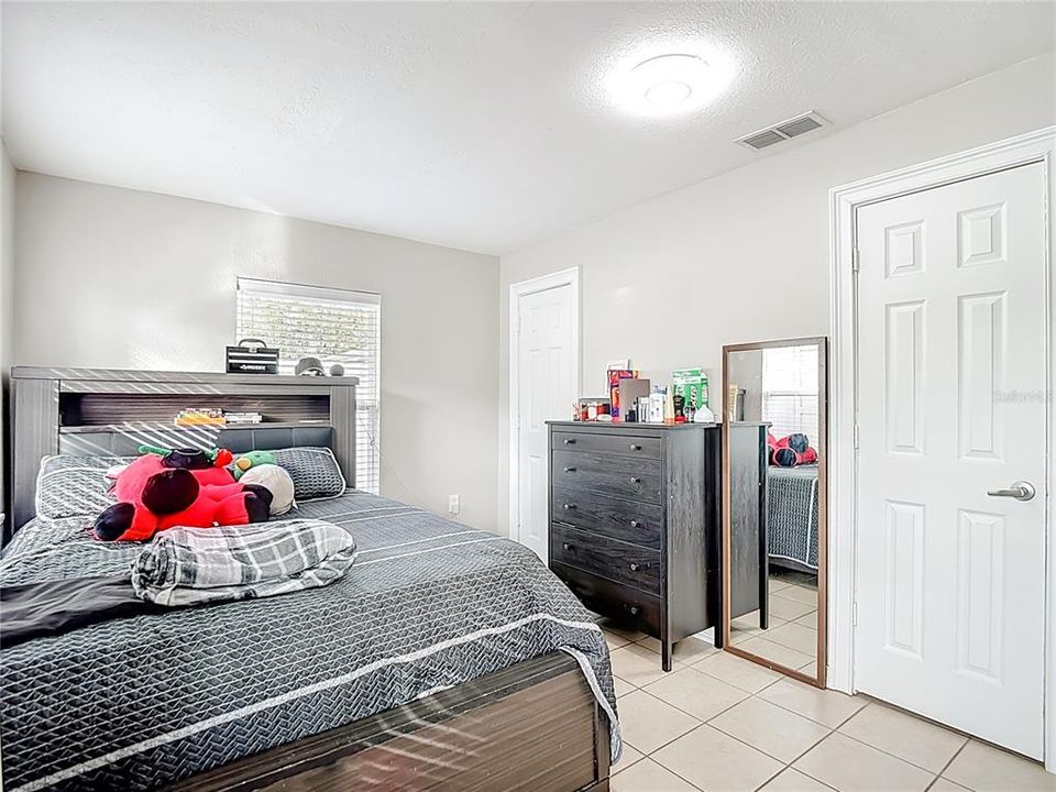 For Sale: $405,000 (4 beds, 2 baths, 1886 Square Feet)