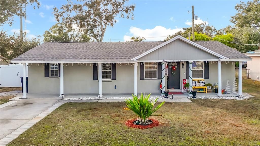 For Sale: $405,000 (4 beds, 2 baths, 1886 Square Feet)