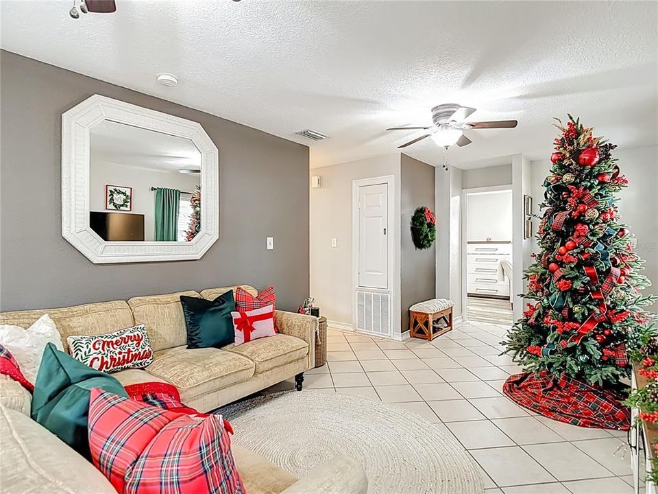 For Sale: $405,000 (4 beds, 2 baths, 1886 Square Feet)