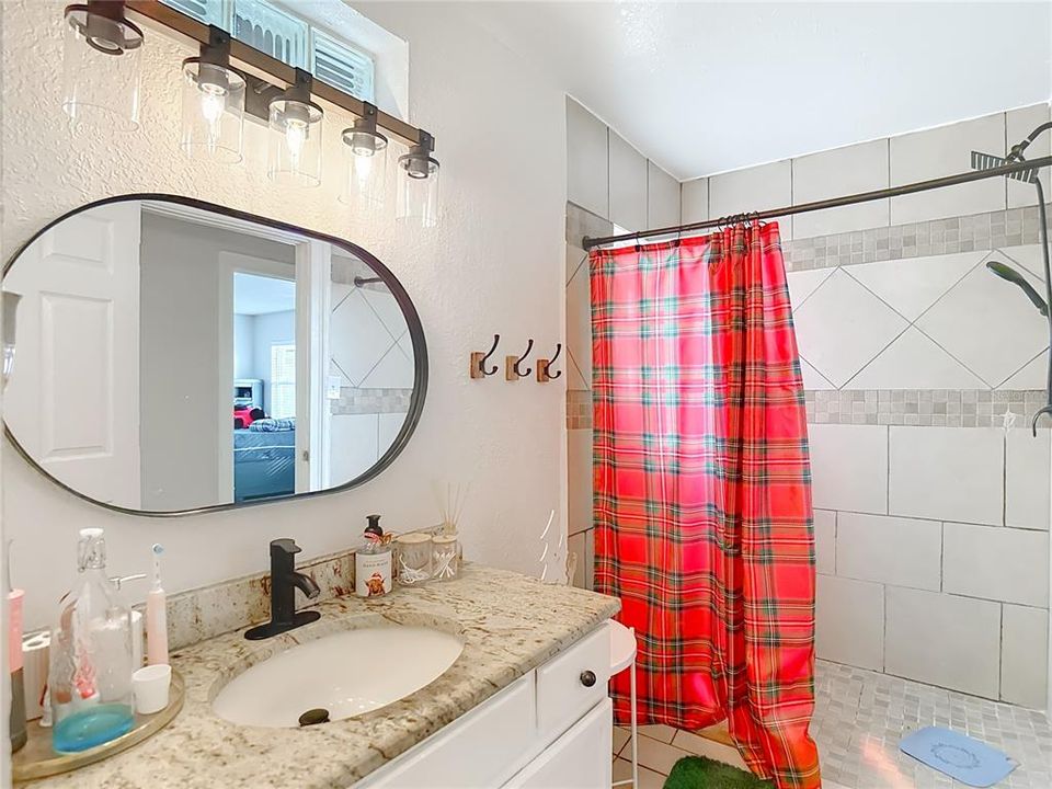 For Sale: $405,000 (4 beds, 2 baths, 1886 Square Feet)