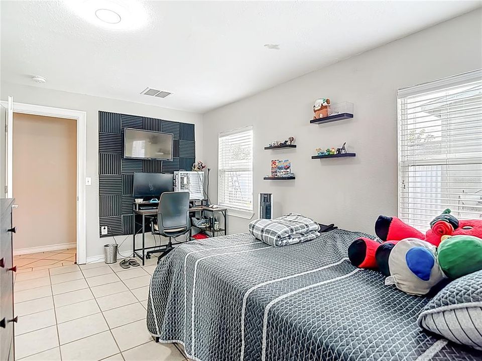 For Sale: $405,000 (4 beds, 2 baths, 1886 Square Feet)