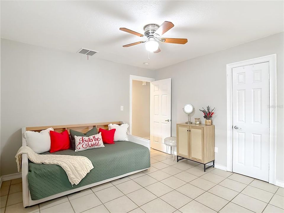 For Sale: $405,000 (4 beds, 2 baths, 1886 Square Feet)