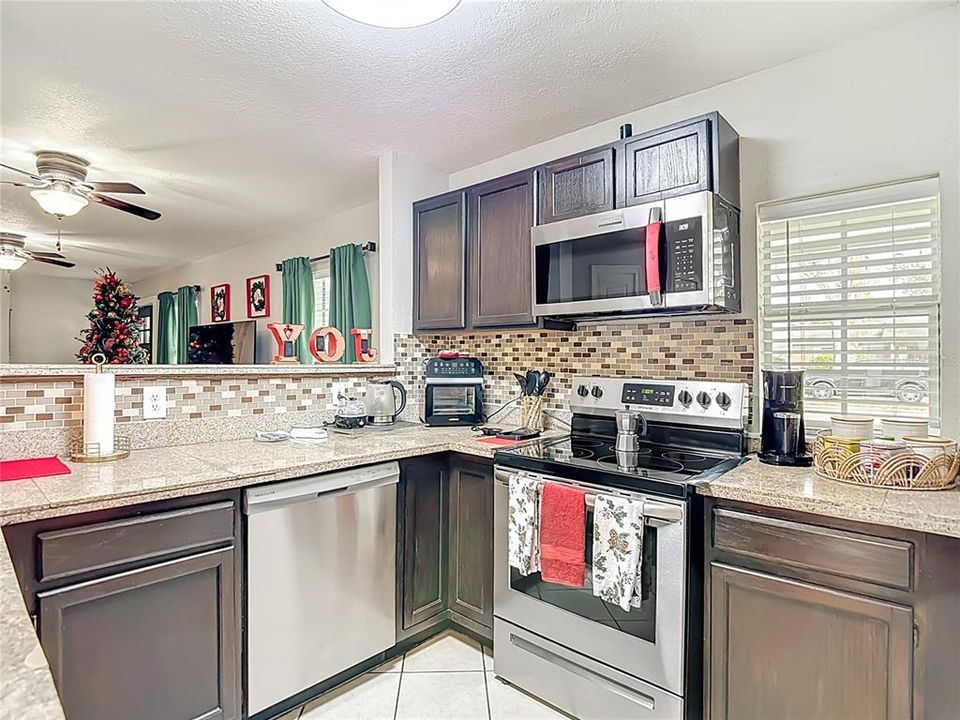 For Sale: $405,000 (4 beds, 2 baths, 1886 Square Feet)