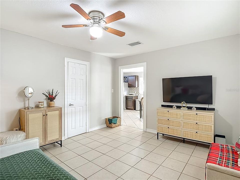 For Sale: $405,000 (4 beds, 2 baths, 1886 Square Feet)