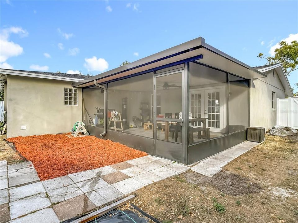 For Sale: $405,000 (4 beds, 2 baths, 1886 Square Feet)