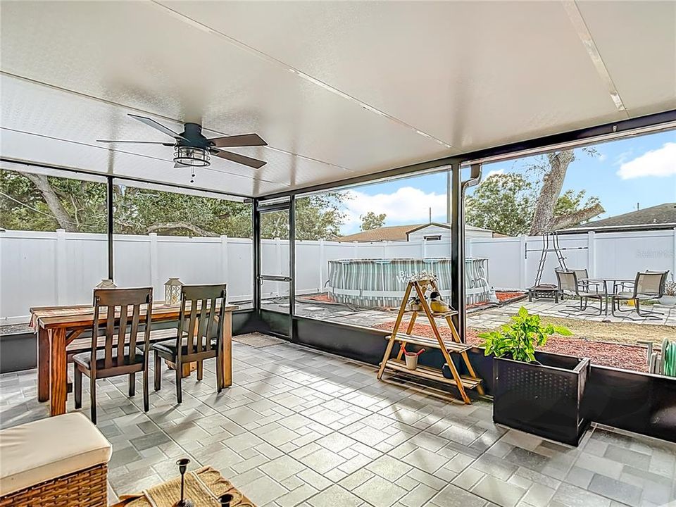 For Sale: $405,000 (4 beds, 2 baths, 1886 Square Feet)