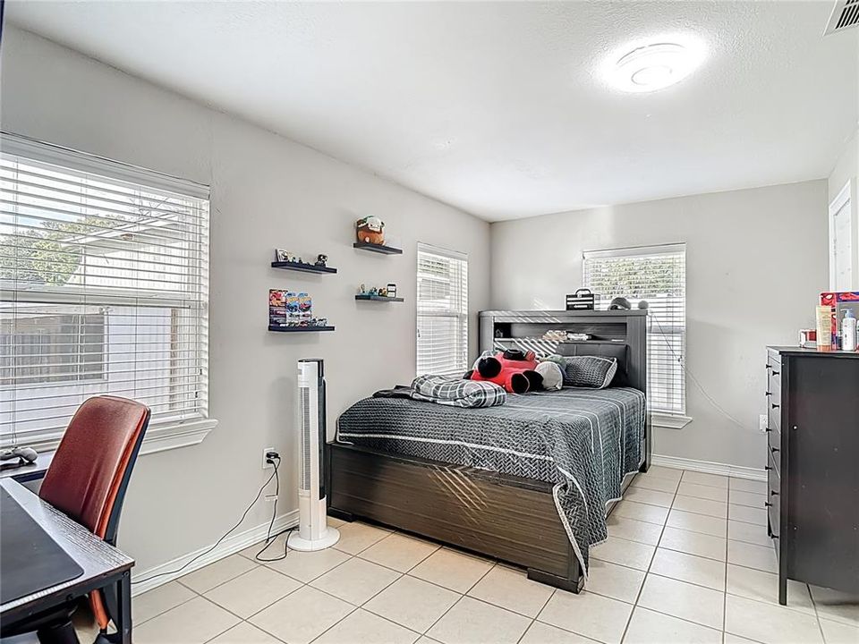 For Sale: $405,000 (4 beds, 2 baths, 1886 Square Feet)