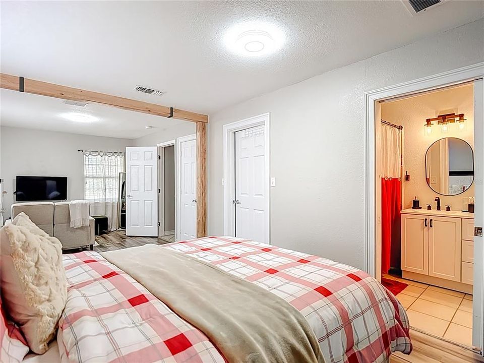 For Sale: $405,000 (4 beds, 2 baths, 1886 Square Feet)