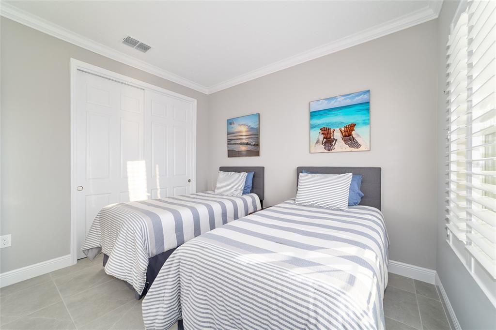 На продажу: $449,900 (3 спален, 2 ванн, 2275 Квадратных фут)