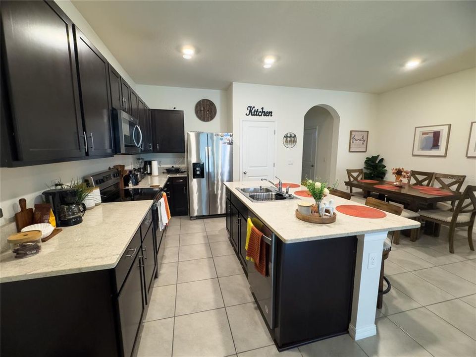 For Rent: $2,000 (3 beds, 2 baths, 1673 Square Feet)