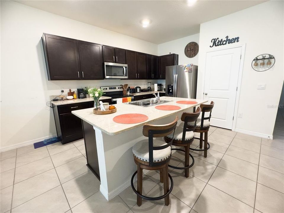 For Rent: $2,000 (3 beds, 2 baths, 1673 Square Feet)