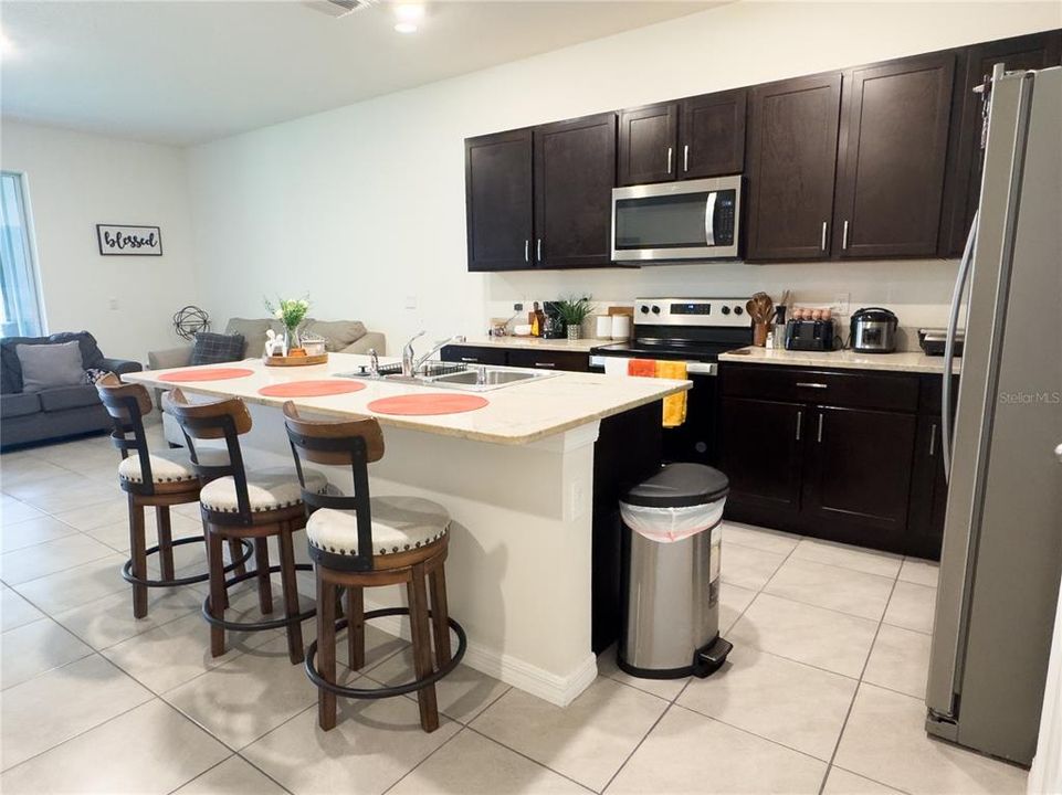 For Rent: $2,000 (3 beds, 2 baths, 1673 Square Feet)