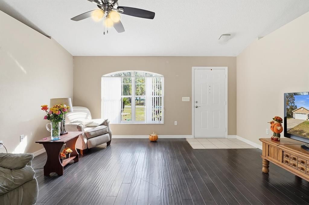 待售: $250,000 (3 贝兹, 2 浴室, 1364 平方英尺)