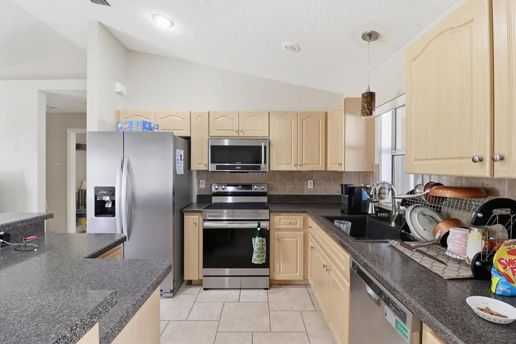 待售: $250,000 (3 贝兹, 2 浴室, 1364 平方英尺)