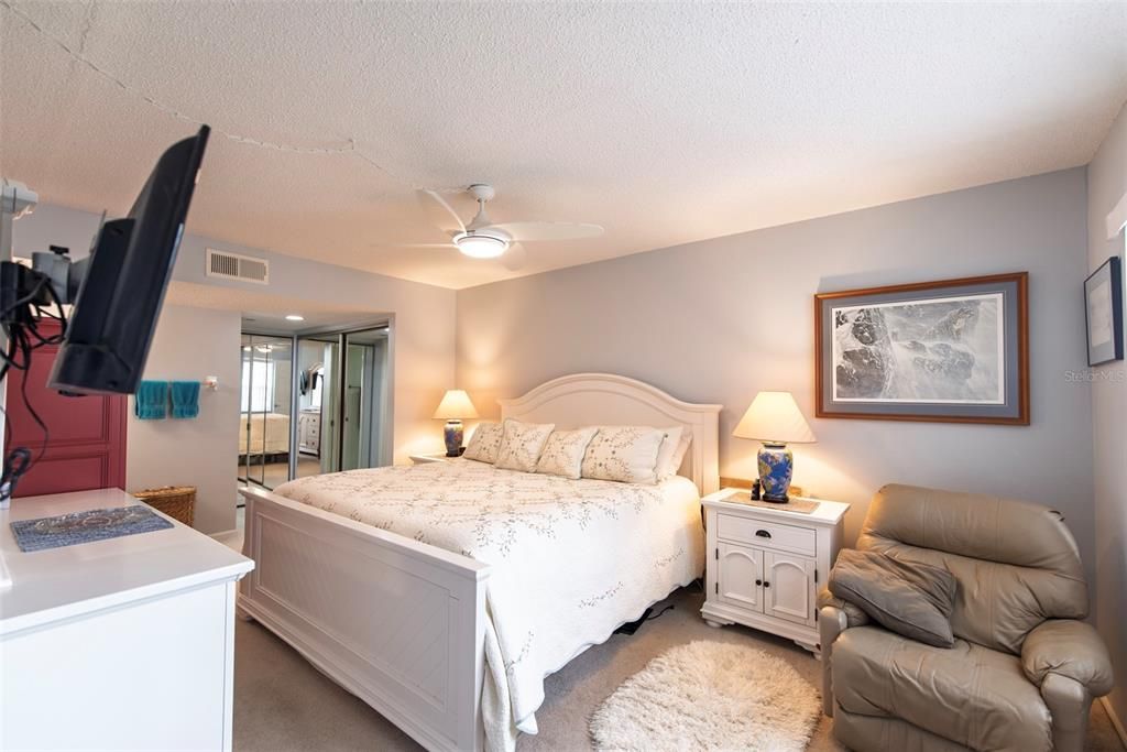 For Sale: $175,000 (3 beds, 2 baths, 1011 Square Feet)