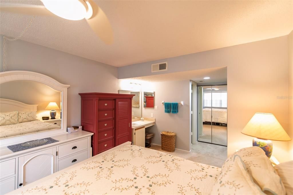 For Sale: $175,000 (3 beds, 2 baths, 1011 Square Feet)