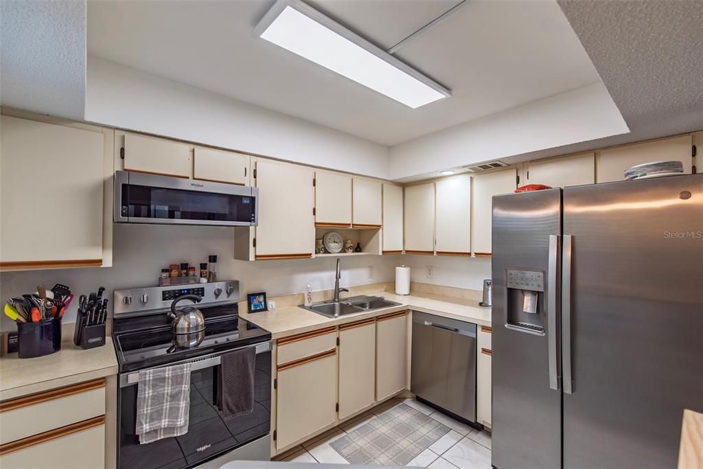 For Sale: $175,000 (3 beds, 2 baths, 1011 Square Feet)