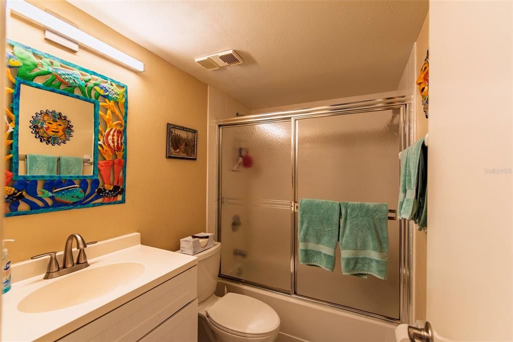 For Sale: $175,000 (3 beds, 2 baths, 1011 Square Feet)