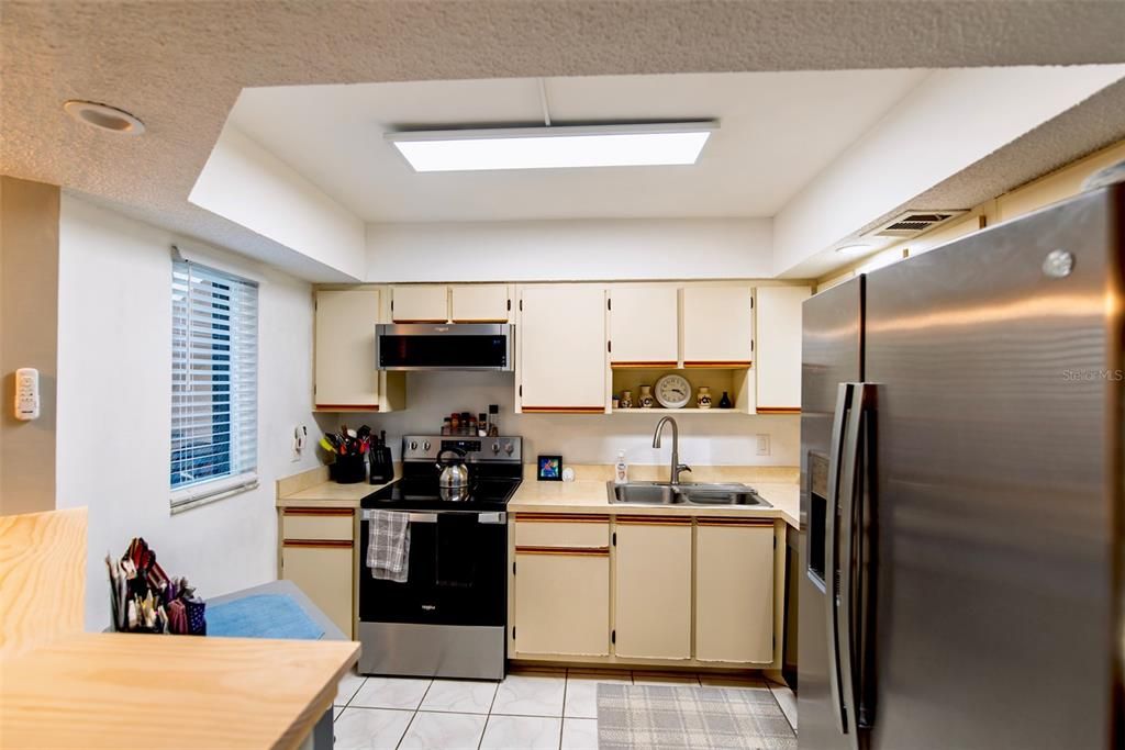 For Sale: $175,000 (3 beds, 2 baths, 1011 Square Feet)