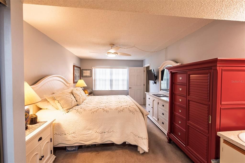 For Sale: $175,000 (3 beds, 2 baths, 1011 Square Feet)