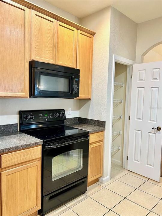 For Rent: $1,925 (3 beds, 2 baths, 1433 Square Feet)