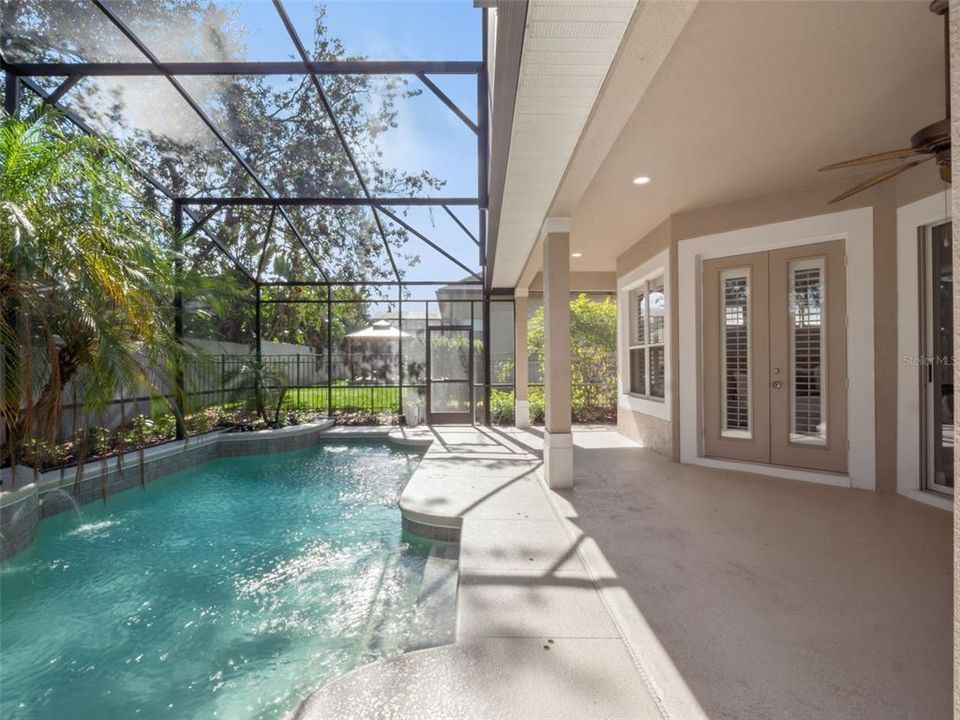 For Sale: $999,000 (5 beds, 4 baths, 3516 Square Feet)