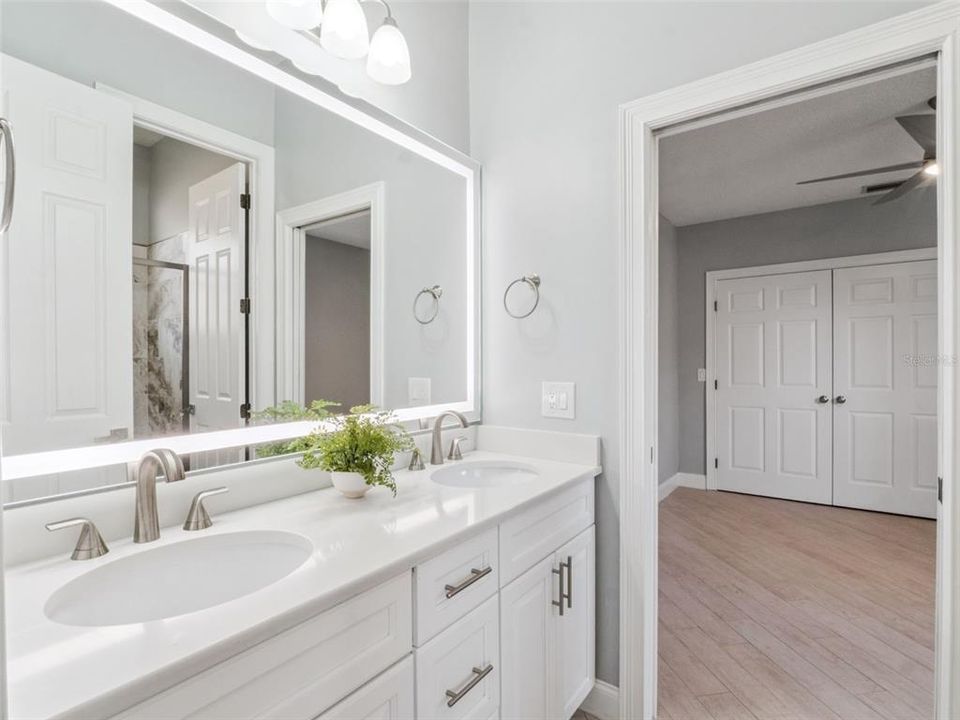 For Sale: $999,000 (5 beds, 4 baths, 3516 Square Feet)