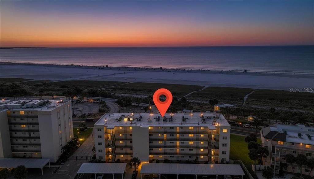 For Sale: $995,000 (2 beds, 2 baths, 1122 Square Feet)