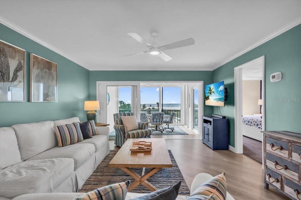 For Sale: $995,000 (2 beds, 2 baths, 1122 Square Feet)